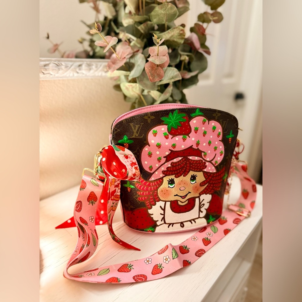 Authentic Louis Vuitton Strawberry Shortcake theme bag - Picture 13 of 13